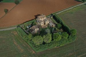 Vue panoramique sur l'établissement Casale Il Colombaio Di Toiano