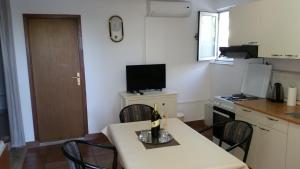 Kuchyň nebo kuchyňský kout v ubytování Apartments Zovko
