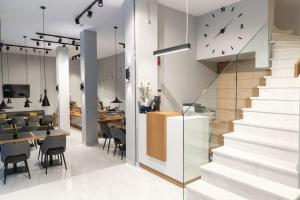 Kuchyňa alebo kuchynka v ubytovaní Grand Port Suites