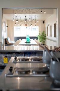 Cuisine ou kitchenette dans l'établissement Bridge Backpackers