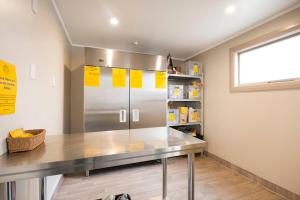 Cuisine ou kitchenette dans l'établissement Bridge Backpackers