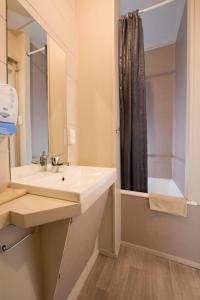 Salle de bains dans l'établissement Bridge Backpackers