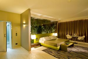 A seating area at Viola Mhotel
