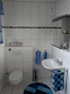 Koupelna v ubytování Ferienwohnung Schwalbe, 15111 + 19 fotografií