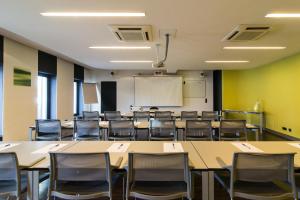 Área de negócios e/ou sala de conferências em Hotel Cult Frankfurt City