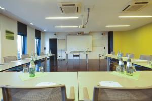 Área de negócios e/ou sala de conferências em Hotel Cult Frankfurt City