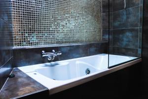 A bathroom at Hotel Rural Plaza Mayor Chinchon