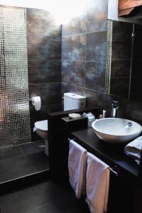 A bathroom at Hotel Rural Plaza Mayor Chinchon