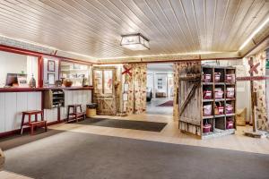 a room with a wooden ceiling and a room with shelves at Ramundbergets Fjällgård in Ramundberget