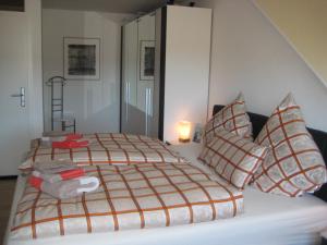 a bedroom with a bed with red and white sheets and pillows at Ferienwohnung Hilleseeblick in Winterberg