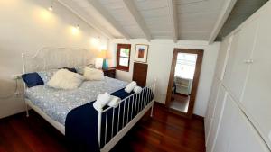 Säng eller sängar i ett rum på Almocabar Luxury Apartment