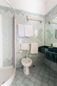 Koupelna v ubytování Hotel Everest