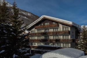 Nespecifikovaný výhled na hory nebo výhled na hory při pohledu z hotelu