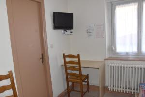 TV a/nebo společenská místnost v ubytování Hotel Gai Relais