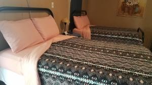 Postel nebo postele na pokoji v ubytování Canton Motel