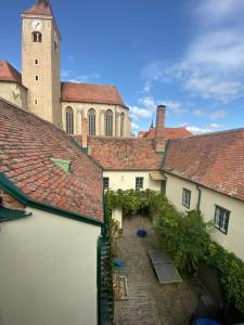 an old building with a clock tower and a courtyard at Alte Seifensiederei zu Pulkau Ferienwohnung in Pulkau