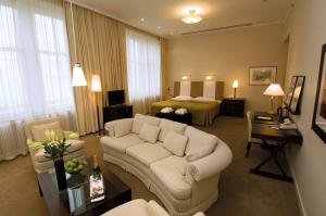 TV a/nebo společenská místnost v ubytování Elite Stora Hotellet