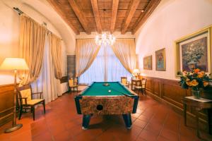 Biliár nebo kulečník v ubytování HG Abetone e Piramidi Resort