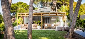 En have udenfor Boutique Villa Moraira, private luxe villa with views all at one level 1000m2, heated pool & jacuzzi WIFI close to center Moraira + 28 billeder
