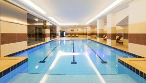 a large swimming pool in a building at Mercure Istanbul Bakirkoy in Istanbul