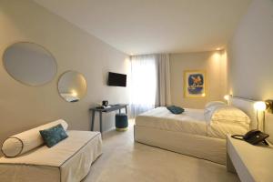 Televízia a/alebo spoločenská miestnosť v ubytovaní Boutique Hotel de la Ville