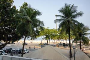 a skateboard ramp in a parking lot with palm trees at VISTA MAR / AVENIDA ATLÂNTICA / COPACABANA in Rio de Janeiro
