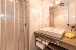 Koupelna v ubytování Stoffen Zuhaus + 10 fotografií