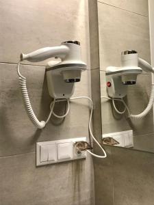 ヴロツワフにあるGREENYの壁掛けの防犯灯