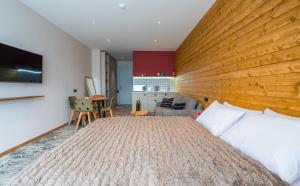 Postel nebo postele na pokoji v ubytování New Gudauri, Atrium 228 + 37 fotografií