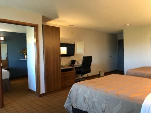 
A bed or beds in a room at Quality Inn & Suites Watertown Fort Drum
