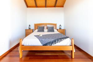 Postel nebo postele na pokoji v ubytování Casa da Mãe do Raivinha