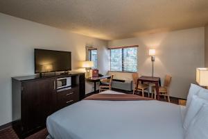a hotel room with a bed and a flat screen tv at Inn At Truckee in Truckee