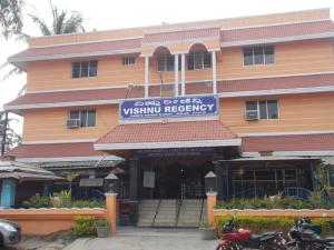 Muka bangunan atau pintu masuk Vishnu Regency