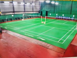 Tenis a/nebo squash v ubytování Vishnu Regency nebo okolí