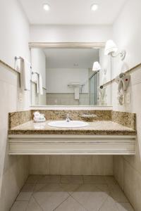 A bathroom at IL Campanário Villaggio Resort Suites - Jurerê Internacional