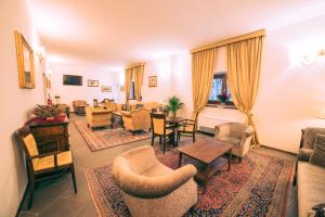TV a/nebo společenská místnost v ubytování HG Abetone e Piramidi Resort