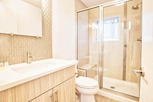 Koupelna v ubytování Beautiful 3 Bedroom Townhouse in Old Town North, Brewery District