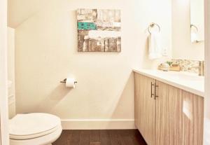 Koupelna v ubytování Beautiful 3 Bedroom Townhouse in Old Town North, Brewery District