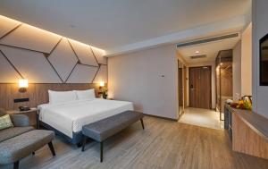 Postel nebo postele na pokoji v ubytování Swiss-Garden Hotel Bukit Bintang Kuala Lumpur