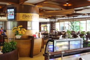 A restaurant or other place to eat at Primula Beach Hotel