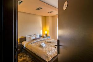 Ліжко або ліжка в номері Guest House Panorama Aqualux with Free Parking