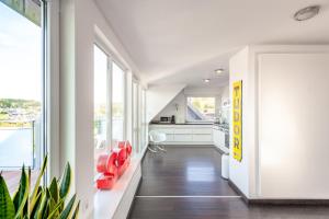 Ένα ή περισσότερα κρεβάτια σε δωμάτιο στο Architektenwohnungen mit Panoramablick bei Köln