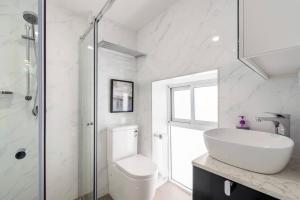 O baie la 1 Private Double Bed In Sydney CBD Near Train UTS DarlingHar&ICC&C hinatown - ROOM ONLY +29 fotografii