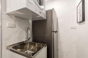 a kitchen with a sink and a refrigerator at 2 Private Double Bed In Sydney CBD Near Train UTS DarlingHar&ICC&C hinatown - ROOM ONLY in Sydney