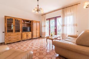 Televízia a/alebo spoločenská miestnosť v ubytovaní Apartments Ivica 1706