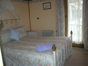 Un pat sau paturi într-o cameră la Mooltan House