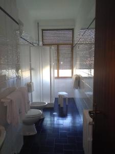 Bathroom sa Grand Hotel Fagiano Palace