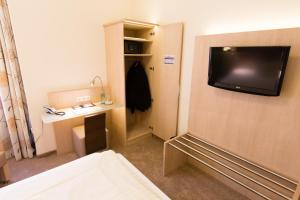 TV a/nebo společenská místnost v ubytování Hermes Hotel Oldenburg