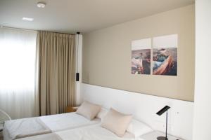 Postel nebo postele na pokoji v ubytování Sosiego Hostal de Mar