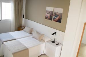 Postel nebo postele na pokoji v ubytování Sosiego Hostal de Mar
